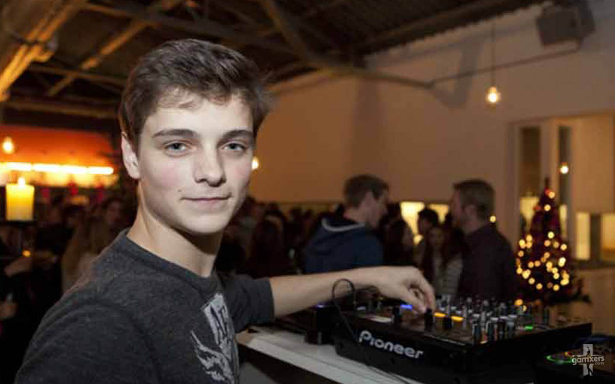 Martin Garrix doesn't forget his roots on garrixers.com